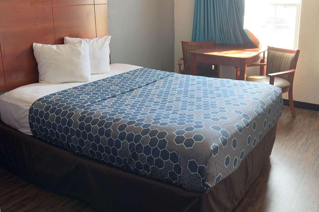 Econo Lodge Tucumcari Route 66 Room photo