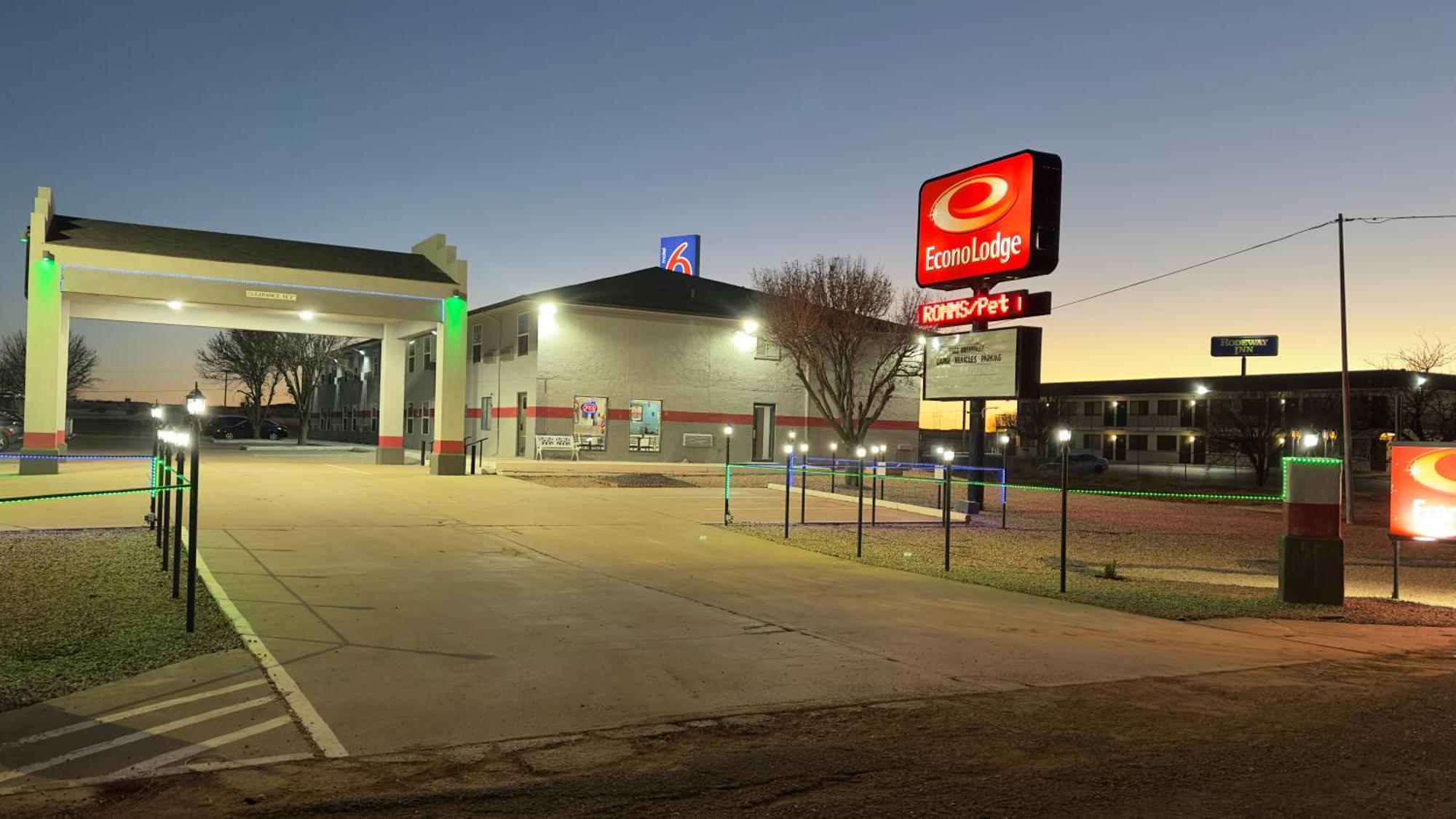 Econo Lodge Tucumcari Route 66 Exterior photo